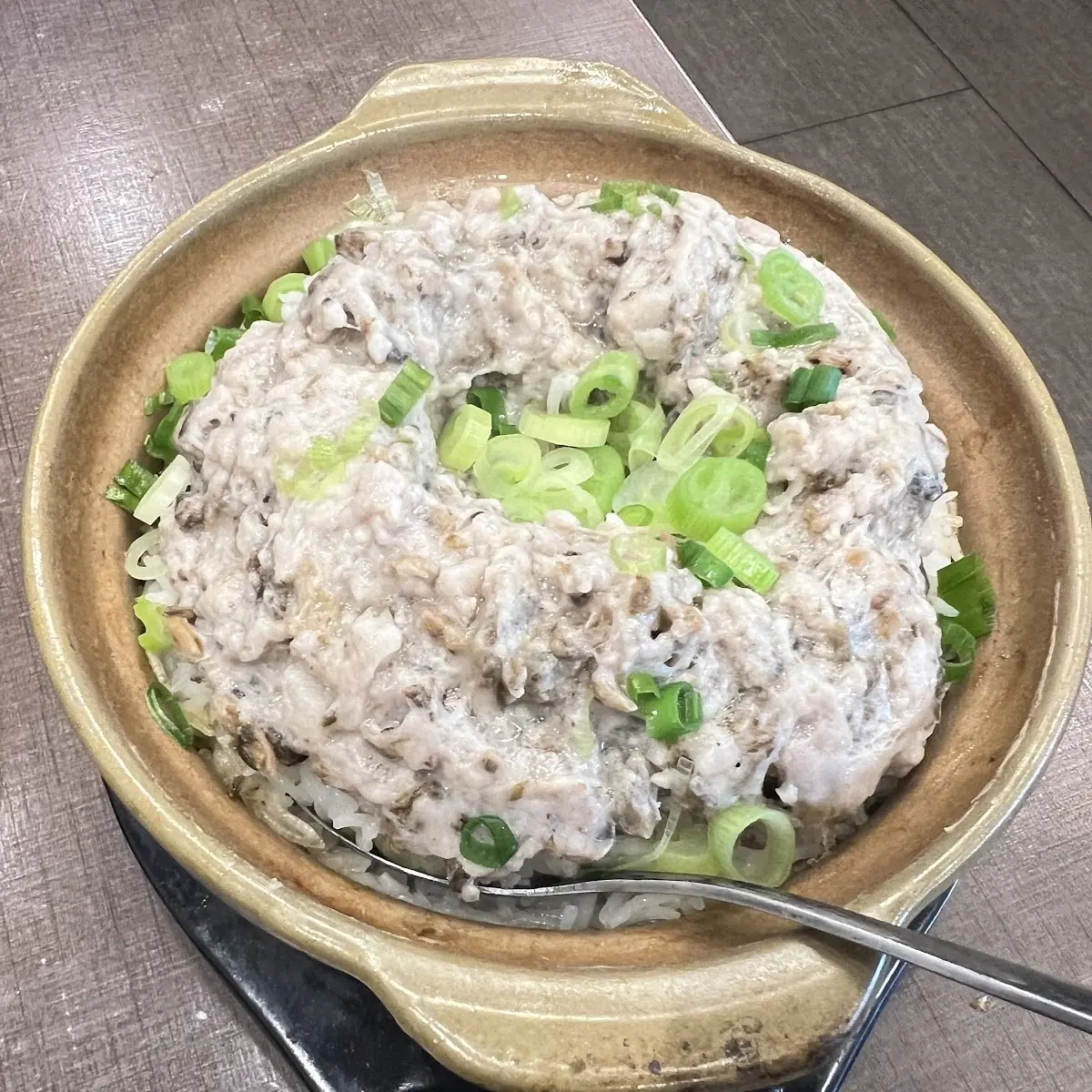 salted fish and minced meat rice casserole 咸鱼肉饼煲仔饭
